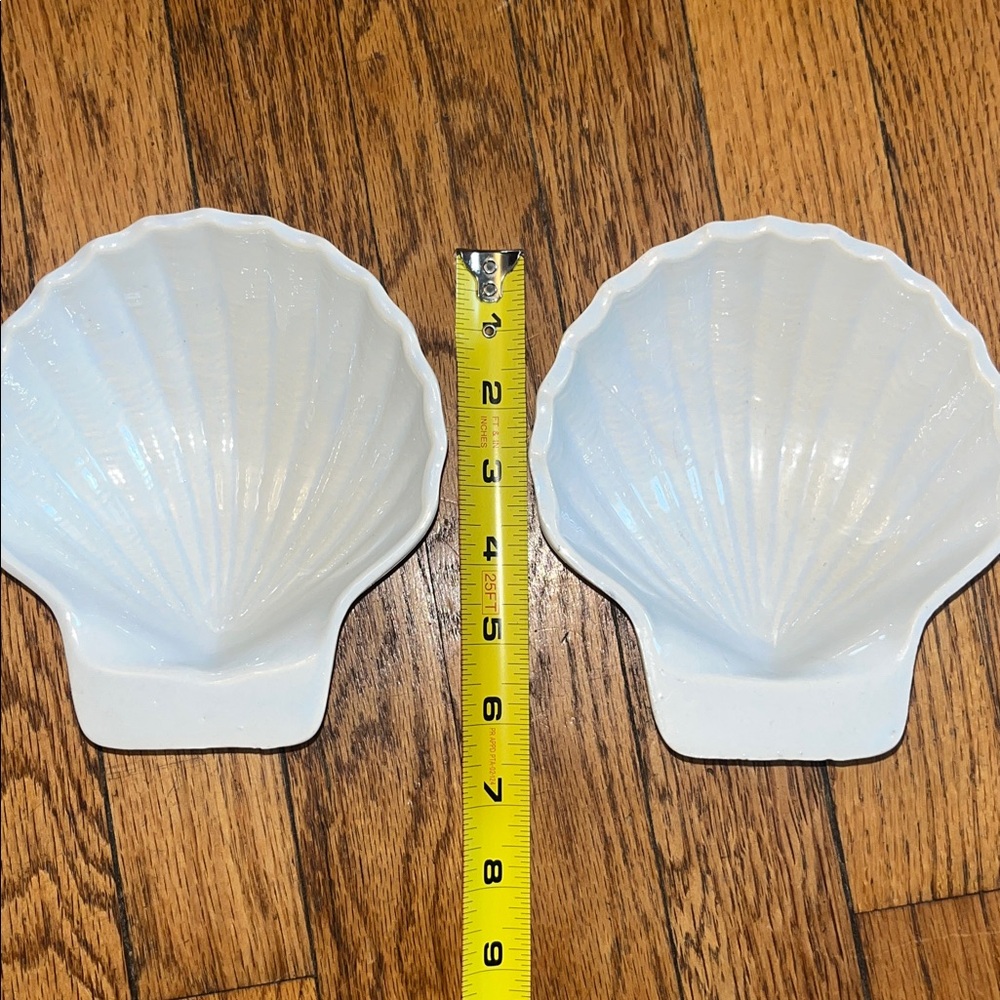 Set‎ of 2 vintage McCoy seashell clam dishes planters in light blue